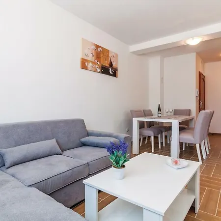 Two-bedroom In Pakostane